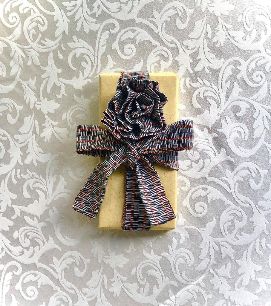 DIY Gift Wrapping Weave Accents